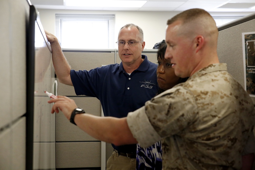 MCSC engineers earn top Navy honors