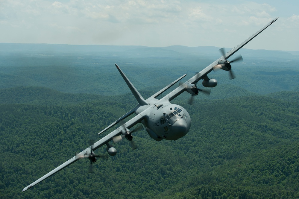 189th flies over Arkansas