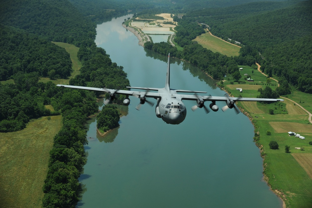 189th flies over Arkansas