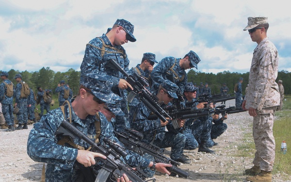 Marines showcase Corps’ opportunities to midshipmen