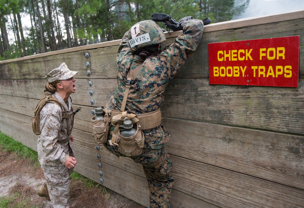 Marine recruits learn basic combat skills on Parris Island Marine recruits learn basic combat skills on Parris Island