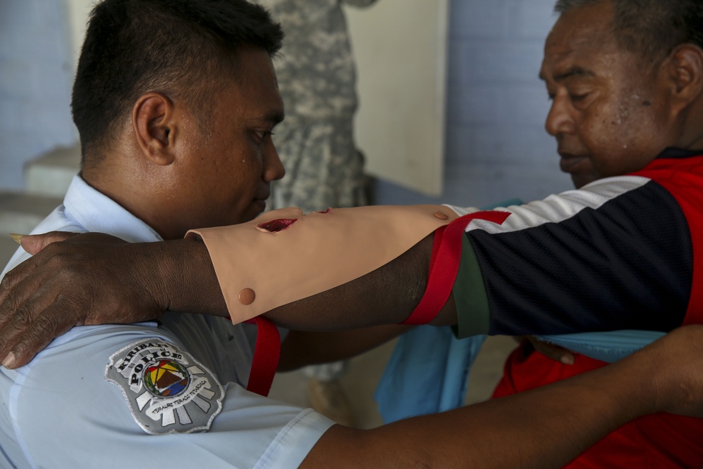 Basic first responder’s course with Kiribati Police