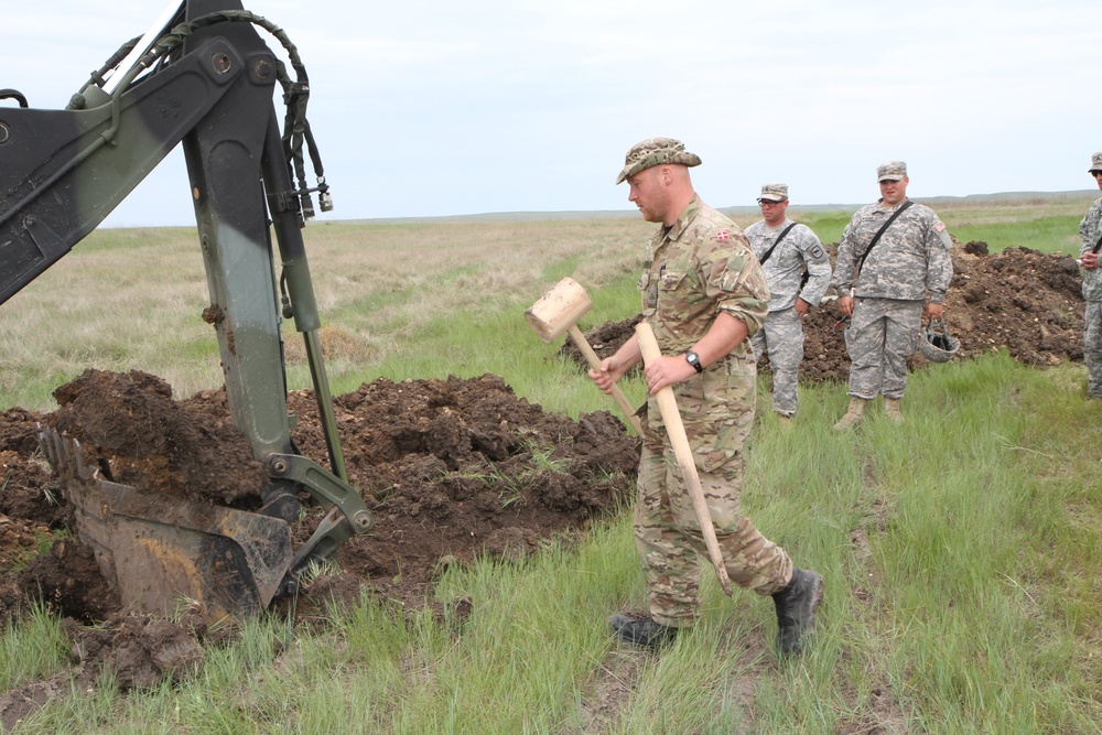 Danish, British, U.S. Soldiers share engineer techniques