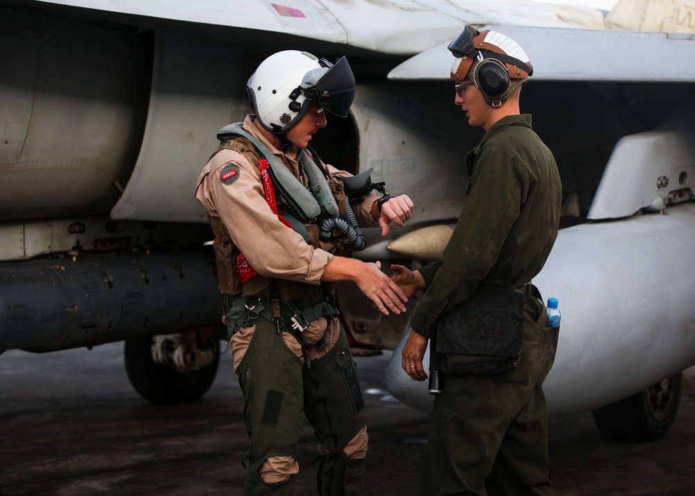 U.S. Marines Support Strike Operations in Operation Inherent Resolve