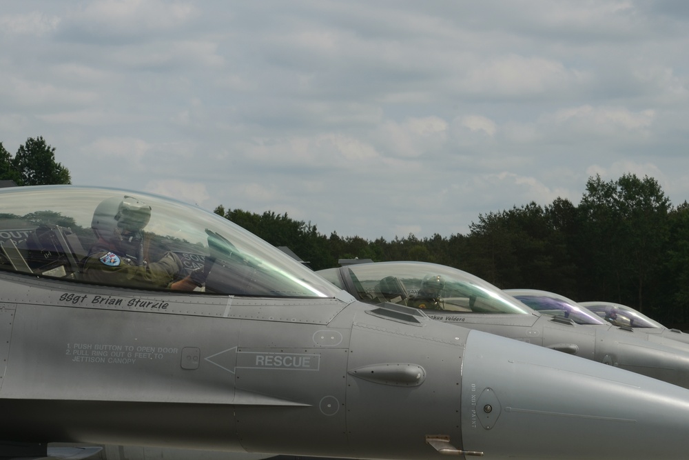 Deployed Swamp Fox flightline operations