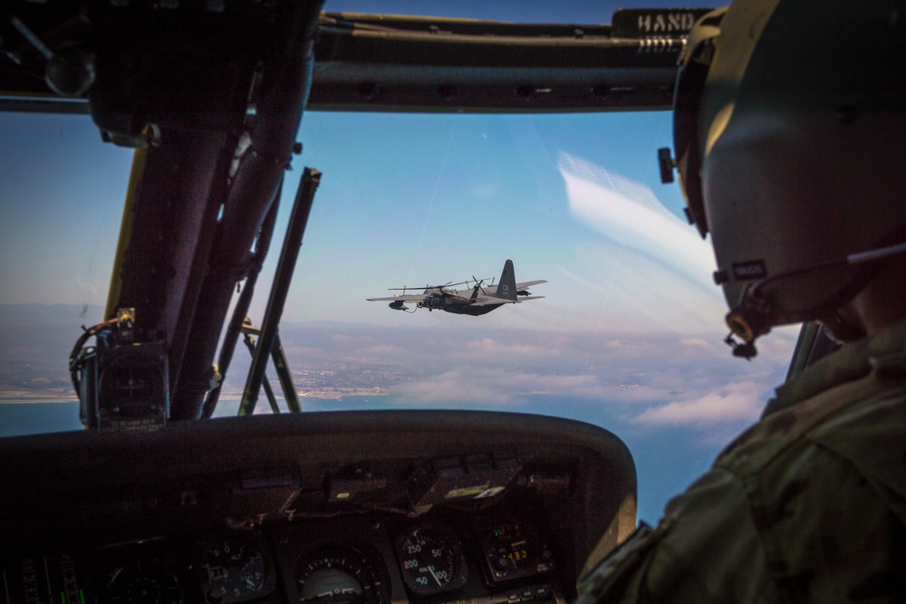 US Air Force and Navy conduct fast rope exercise during Angel Thunder 2015