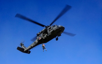 US Soldiers conduct rescue training during Angel Thunder 2015
