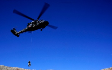 US Soldiers conduct rescue training during Angel Thunder 2015
