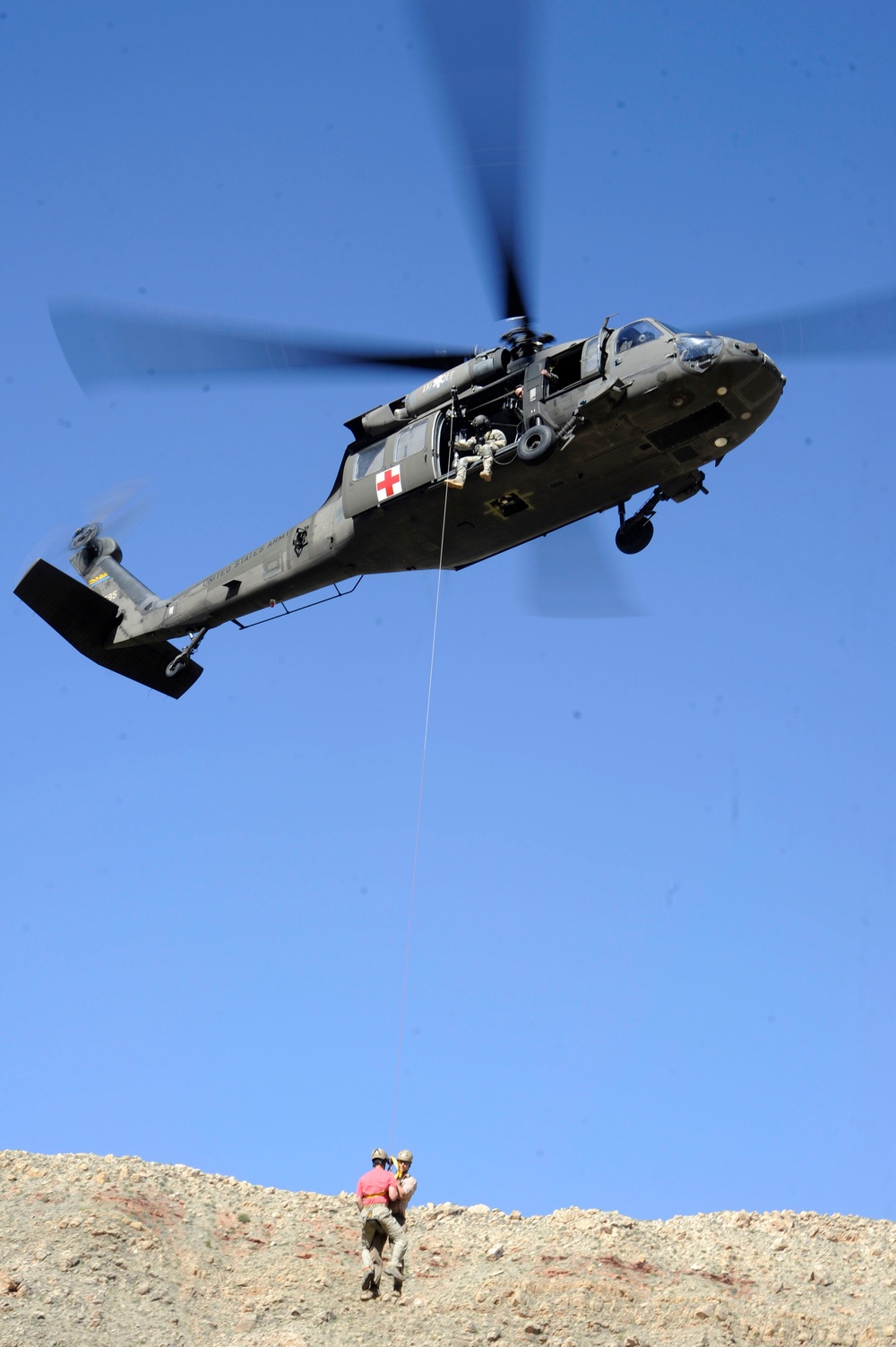 US Soldiers conduct rescue training during Angel Thunder 2015