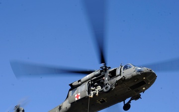 US Soldiers conduct rescue training during Angel Thunder 2015