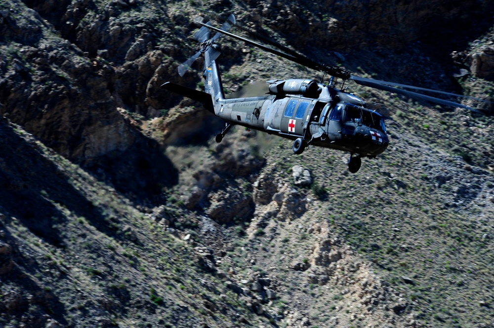US Soldiers conduct rescue training during Angel Thunder 2015