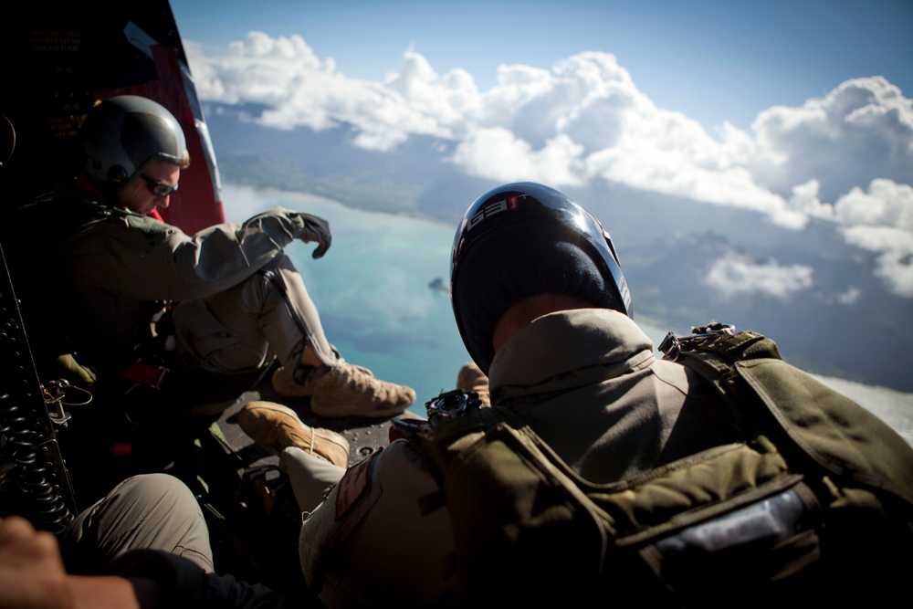 4th Force Recon Jumps Out of Helicopters in Hawaii 2015