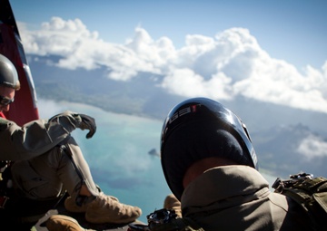 4th Force Recon Jumps Out of Helicopters in Hawaii 2015