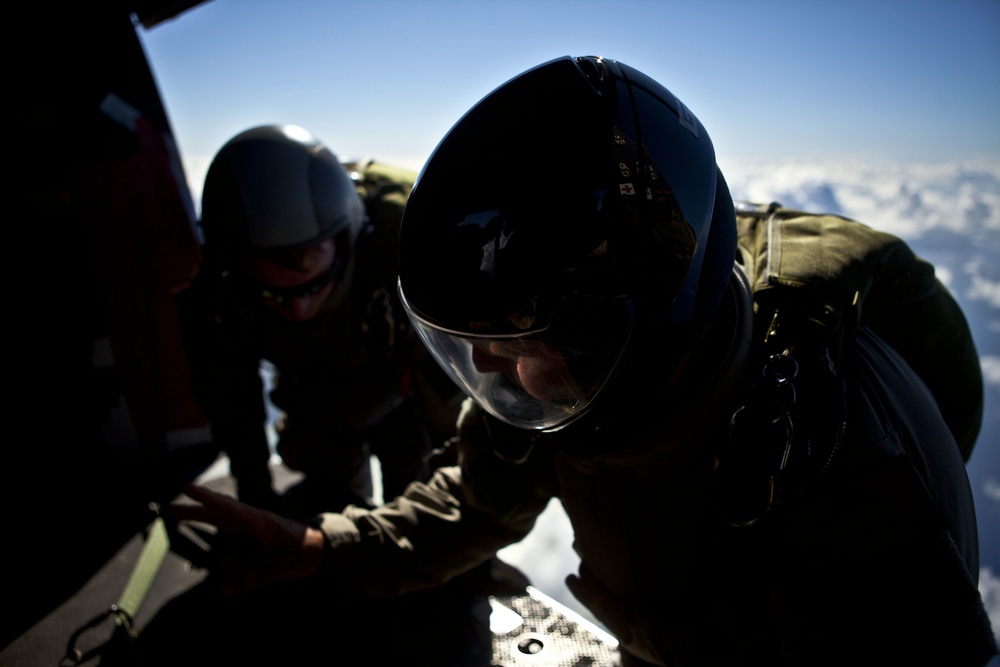 4th Force Recon Jumps Out of Helicopters in Hawaii 2015