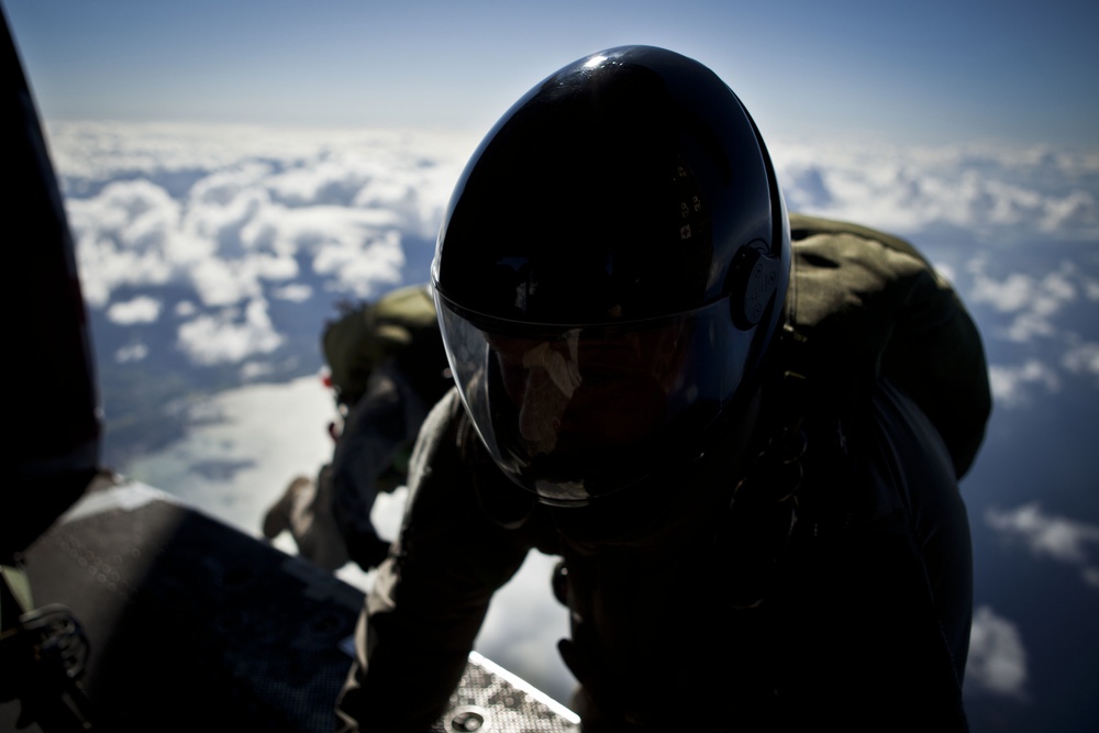 4th Force Recon Jumps Out of Helicopters in Hawaii 2015