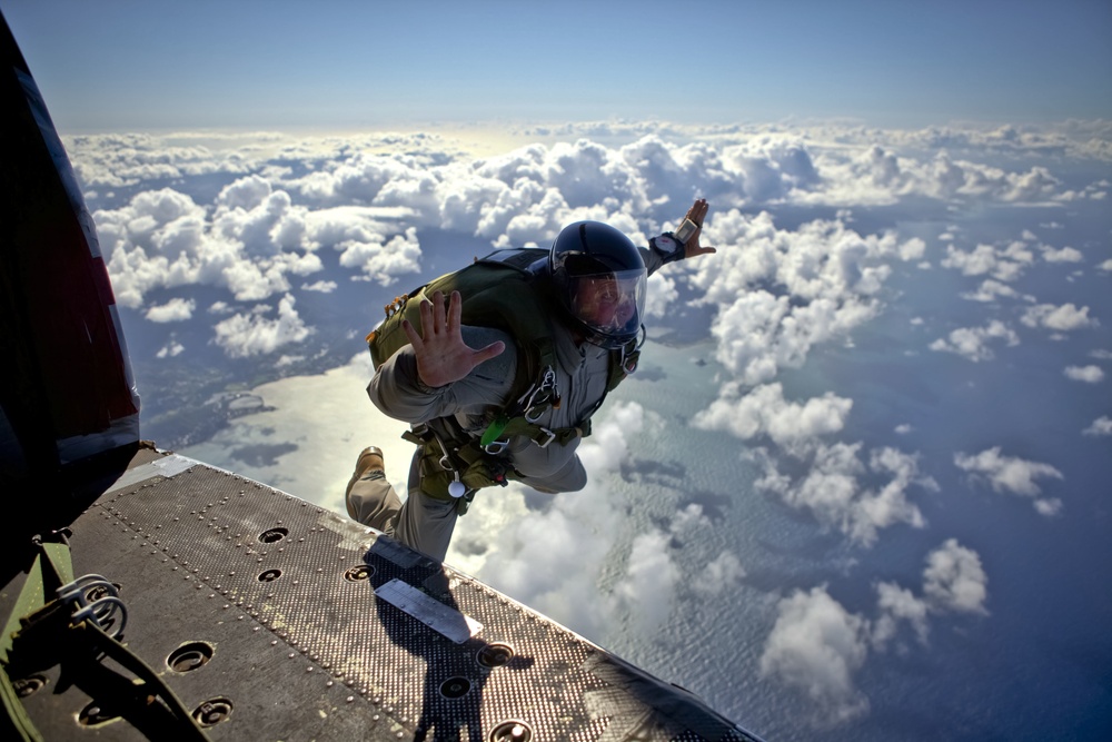 4th Force Recon Jumps Out of Helicopters in Hawaii 2015