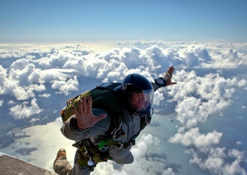4th Force Recon Jumps Out of Helicopters in Hawaii 2015
