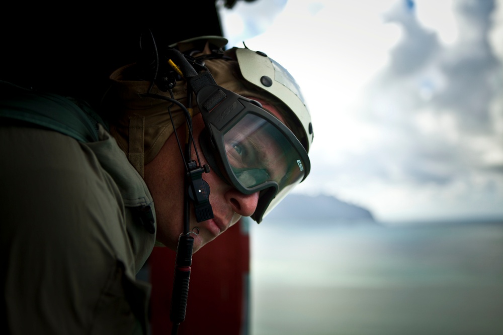 4th Force Recon Jumps Out of Helicopters in Hawaii 2015