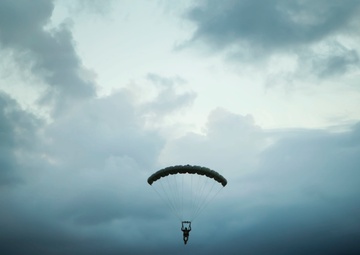 4th Force Recon Jumps Out of Helicopters in Hawaii 2015