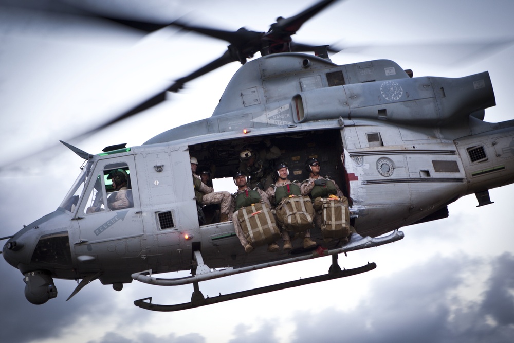 4th Force Recon Jumps Out of Helicopters in Hawaii 2015