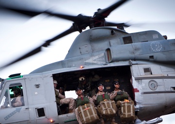 4th Force Recon Jumps Out of Helicopters in Hawaii 2015