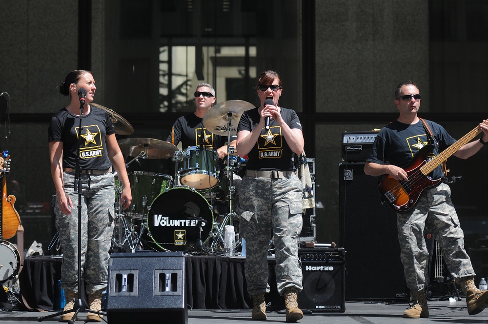US Army celebrates its 240th birthday in Chicago