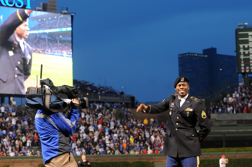 Army Reserve soldier receives honor at Cubs home game