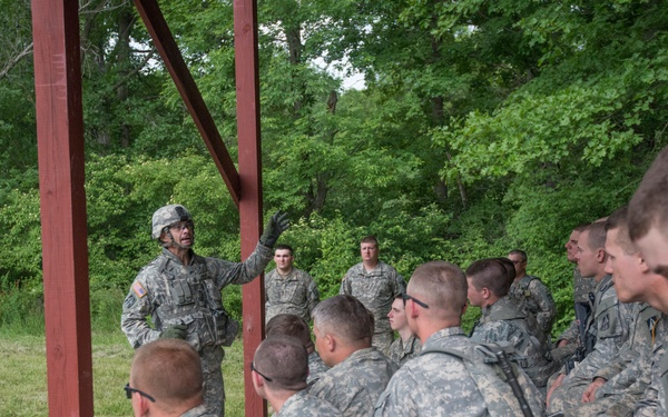 38th ID visits 76th IBCT