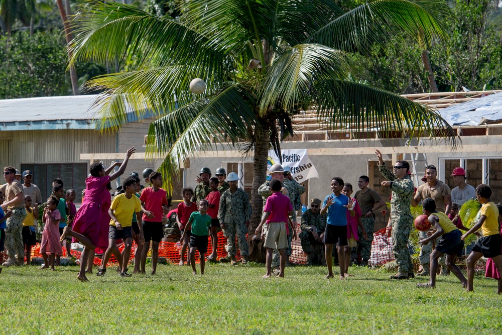 Pacific Partnership 2015 mission commander visits local school in Savusavu, Fiji