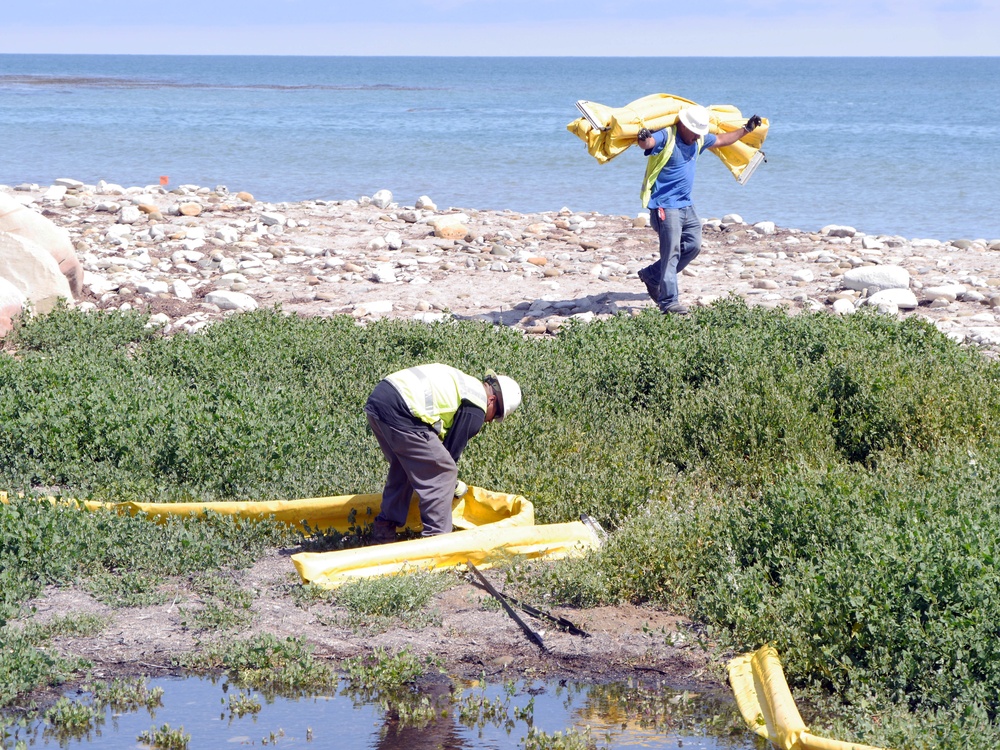 Refugio oil spill response