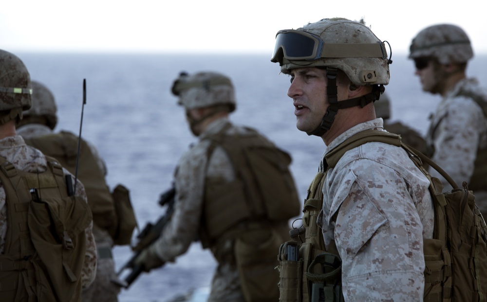 Marines hone rifle skills on deck of USS Bonhomme Richard