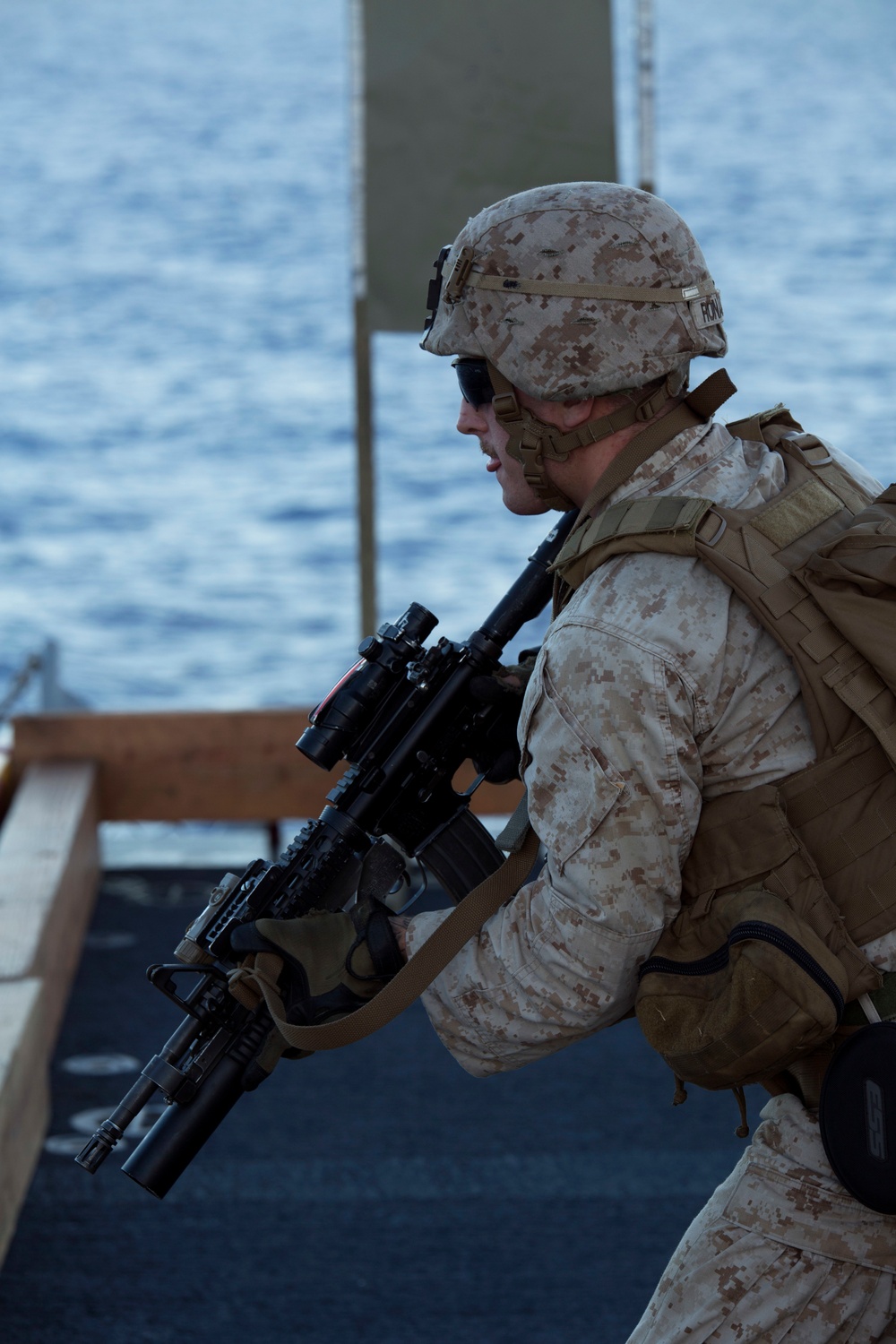 Marines hone rifle skills on deck of USS Bonhomme Richard