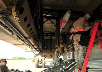 US Air Force, Navy build inert mines for BALTOPS 15