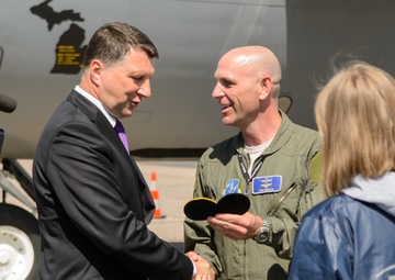 Airmen show off importance of airpower to Saber Strike distinguished visitors