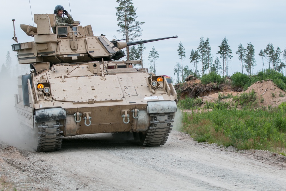 Tankers conduct gunnery in Estonia