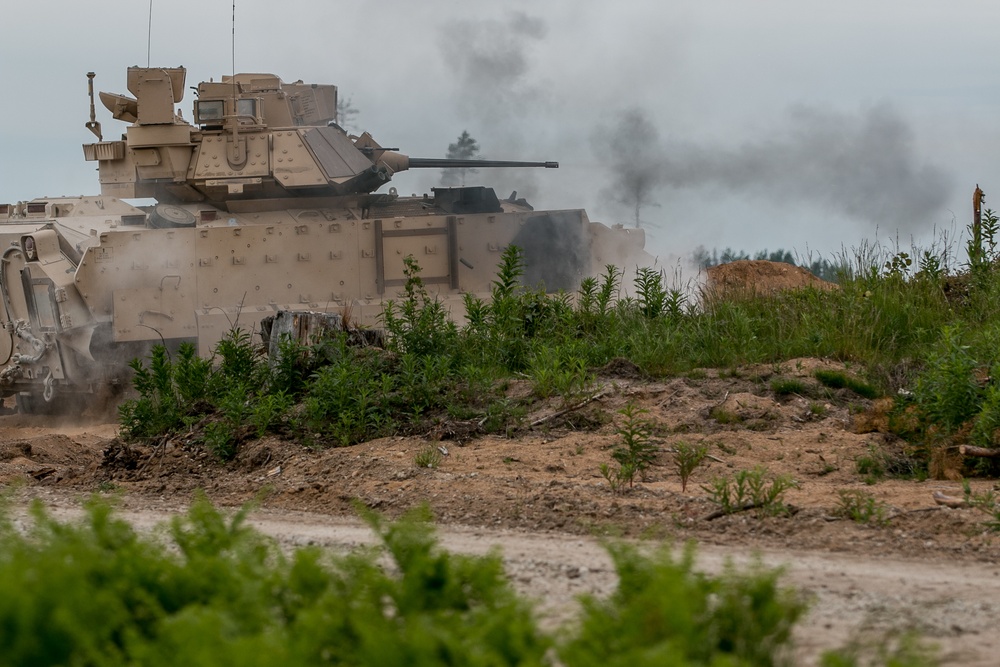 Tankers conduct gunnery in Estonia