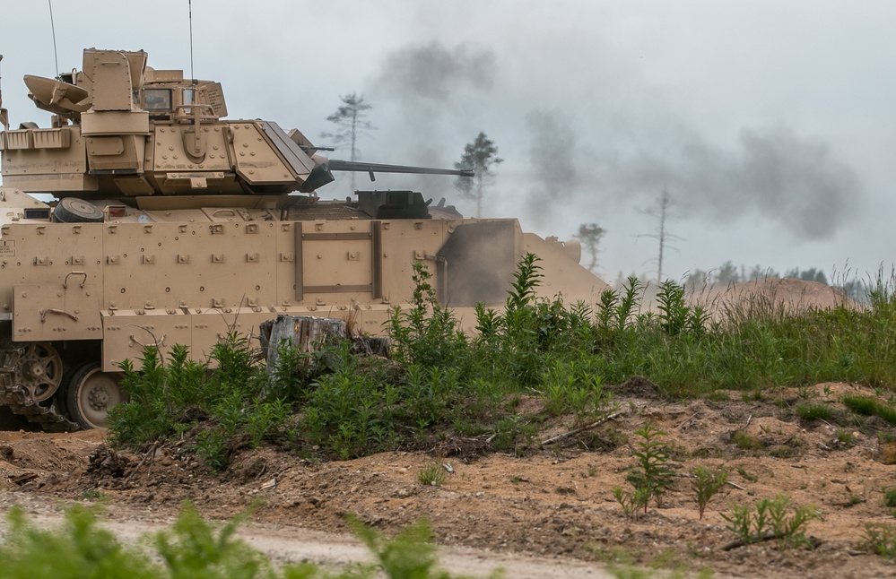 Tankers conduct gunnery in Estonia