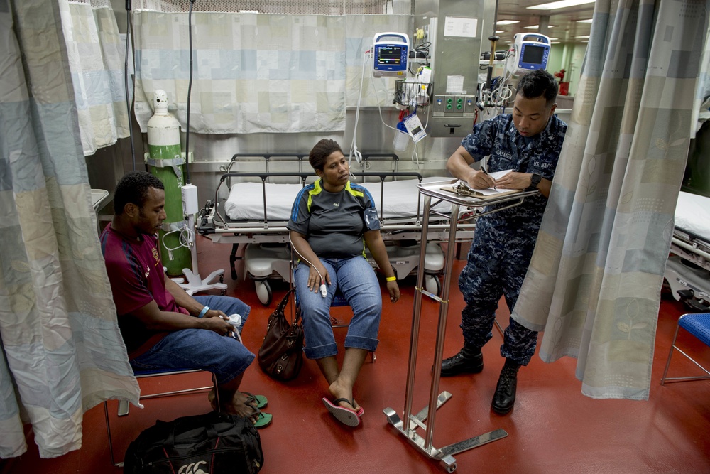 Fijian patients receive treatment aboard USNS Mercy during Pacific Partnership 2015