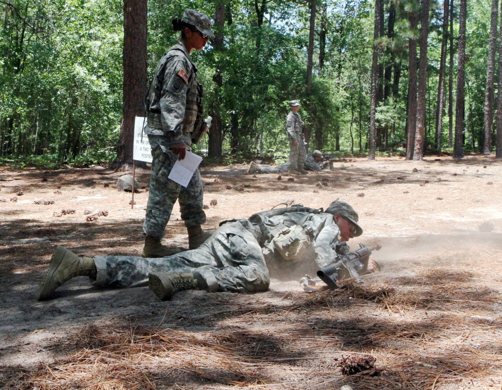 Basic Combat Training Soldiers qualify on grenade assault course