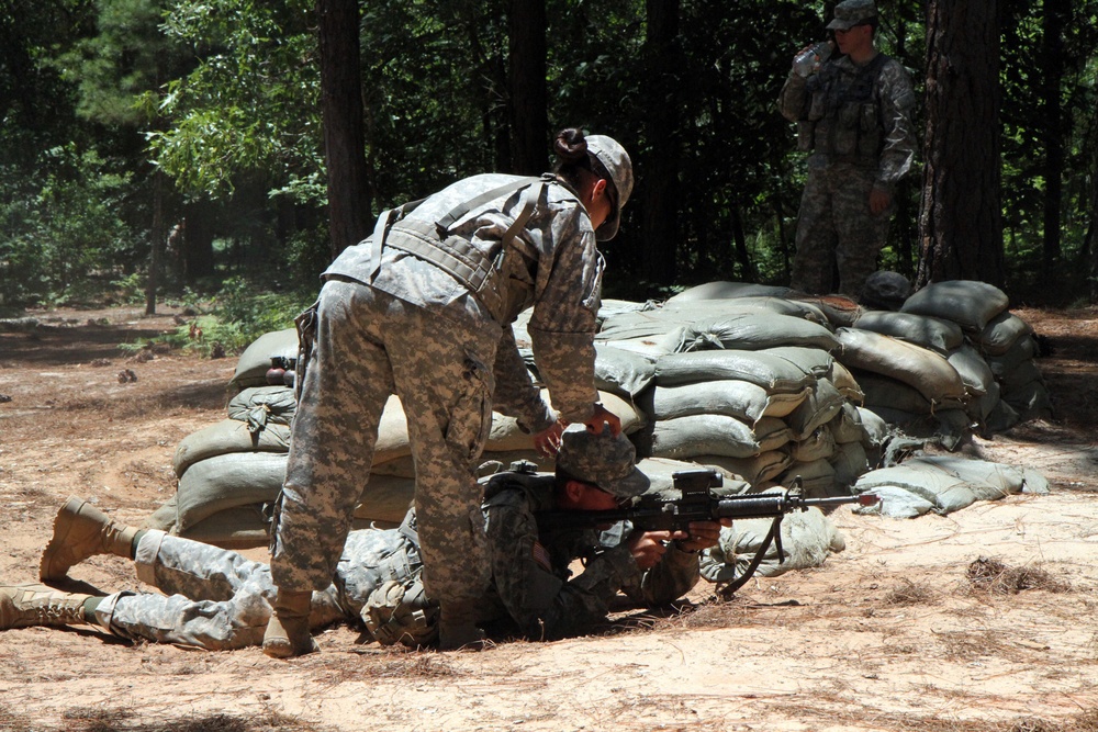 Basic Combat Training Soldiers qualify on grenade assault course