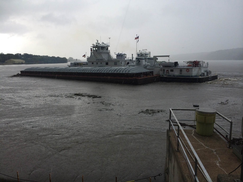 Coast Guard responds after barges hit dam protection wall, break free from tug