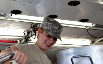 Food service specialists motivate Soldiers