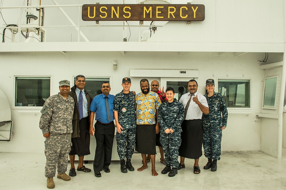 Chief of Savusavu visits the hospital ship USNS Mercy (T-AH 19) during Pacific Partnership 2015