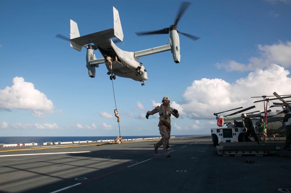 Marines fast-rope, Osprey to ship