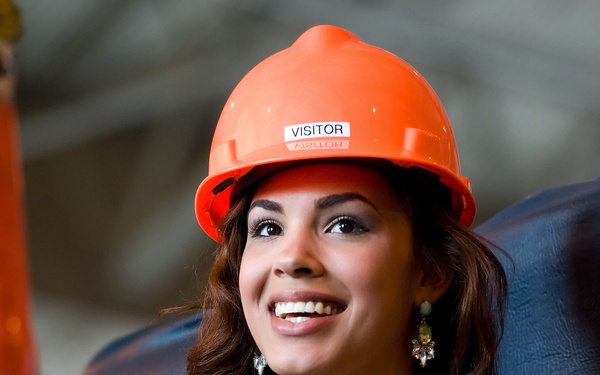 Miss Delaware 2015 contestants visit Team Dover