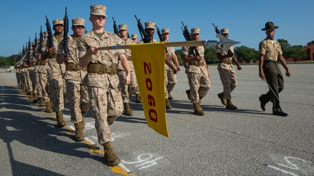 DVIDS Images Marine recruits display teamwork during initial drill