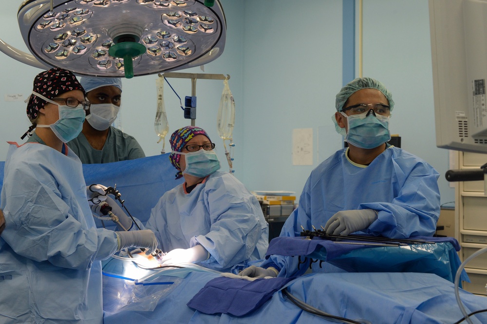 Surgeries are performed aboard USNS Mercy (T-AH 19) during Pacific Partnership 2015