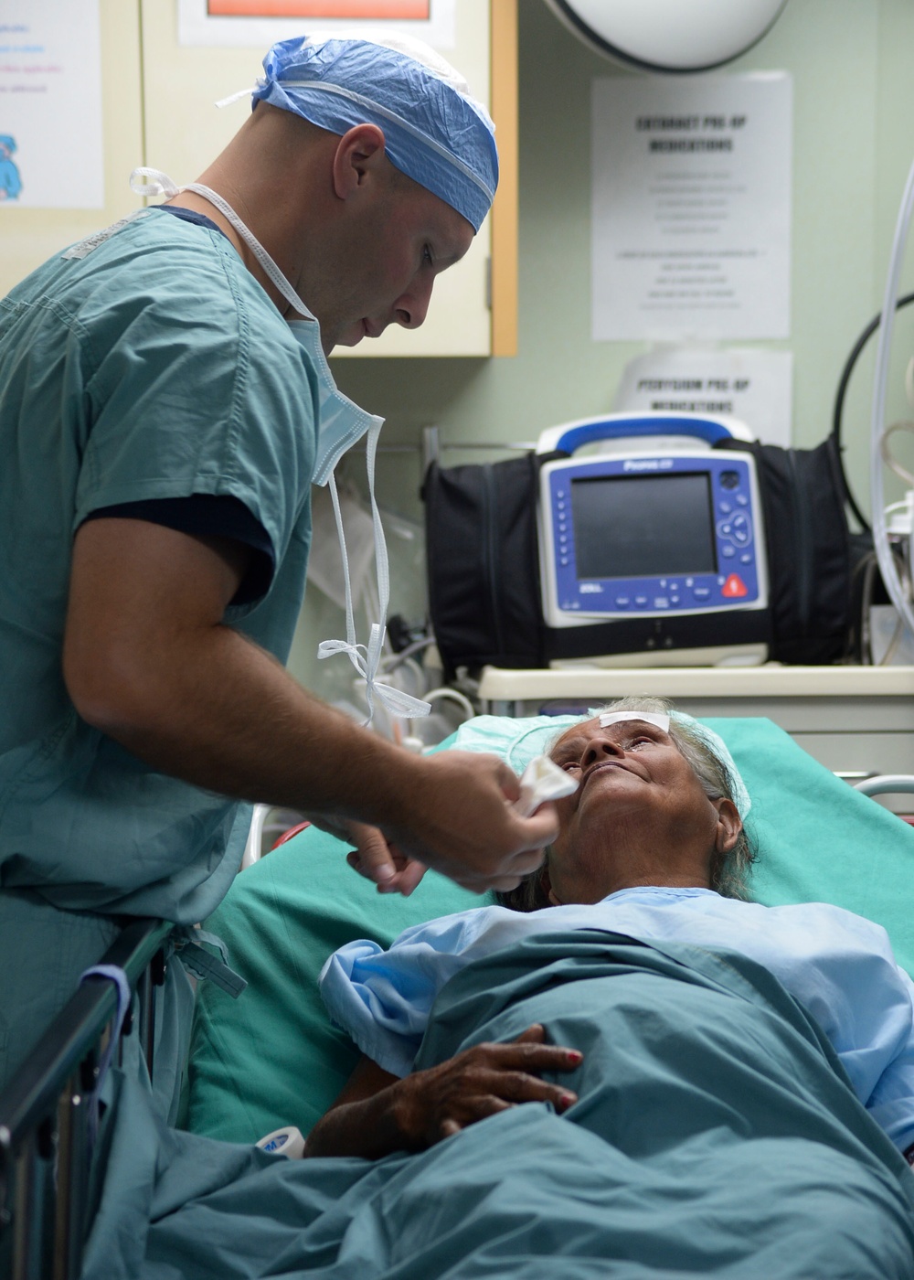 Surgeries are performed aboard USNS Mercy (T-AH 19) during Pacific Partnership 2015