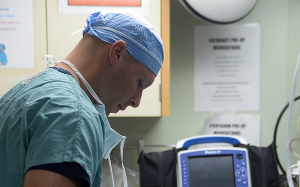 Surgeries are performed aboard USNS Mercy (T-AH 19) during Pacific Partnership 2015