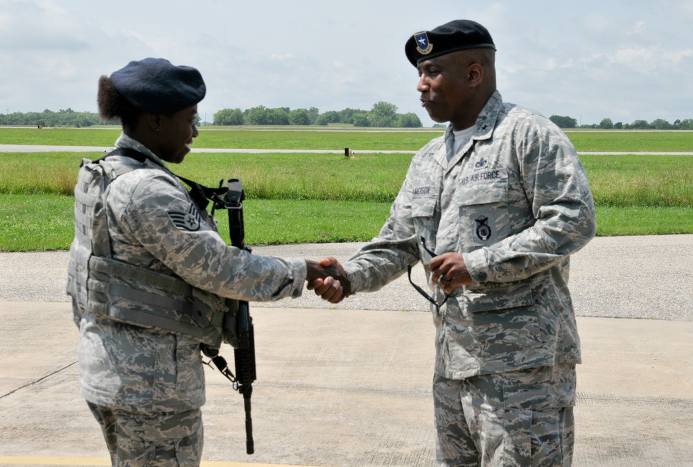 'Top Cop' visits the 187th Fighter Wing